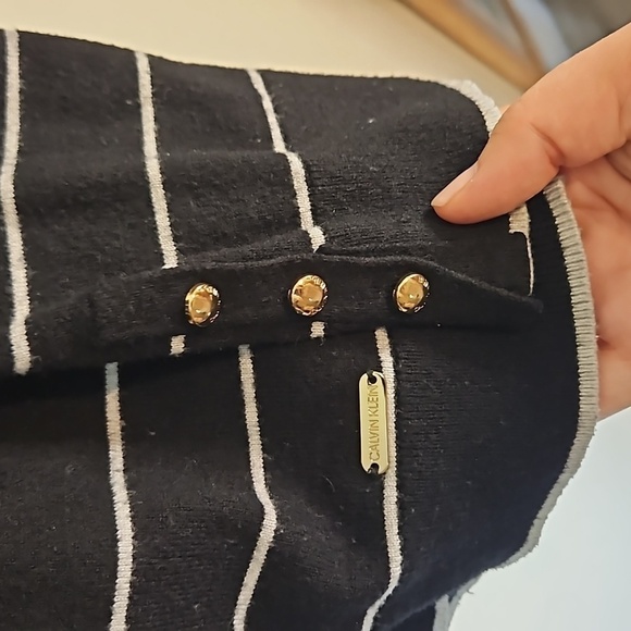 Calvin Klein striped black scoop neck long sleeve sweater size Large EUC 🎯 - Picture 2 of 5